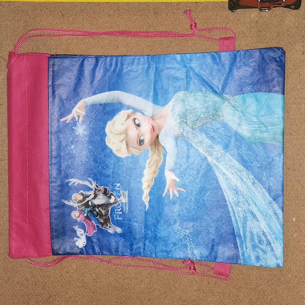 🎆 NWOT Elsa Frozen Drawstring Backpack Kids School Gym Bag